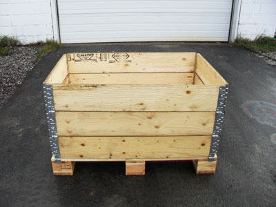 Pallet with collapsible collars
